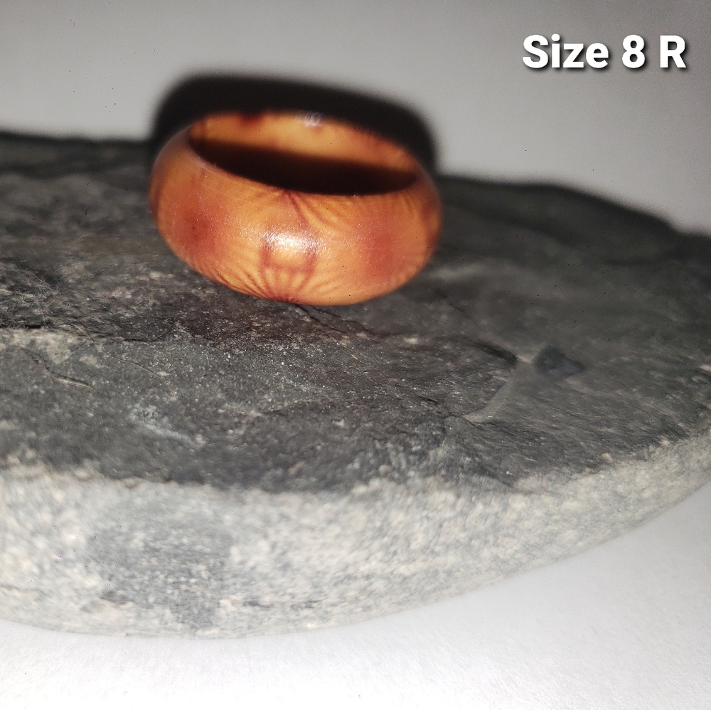 Wooden Ring Size 8 R - Picture 2 of 6